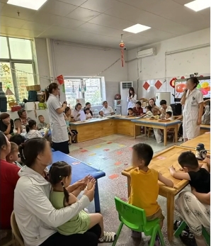 畅玩颜色 趣享快乐——儿童康复科举行融合活动